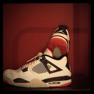 Sellin Some Jordan 4s